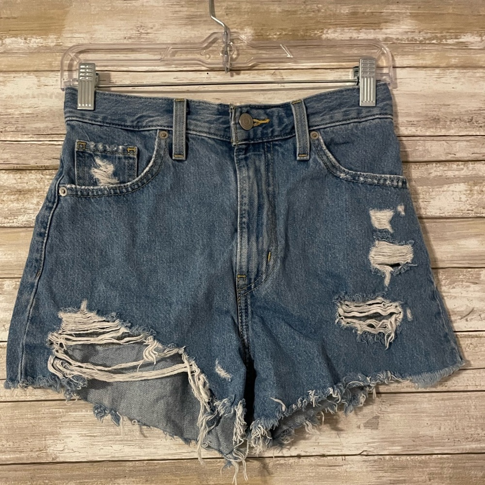 Levi’s High Waisted Mom Shorts Distressed Light Medium Wash 26 Women​